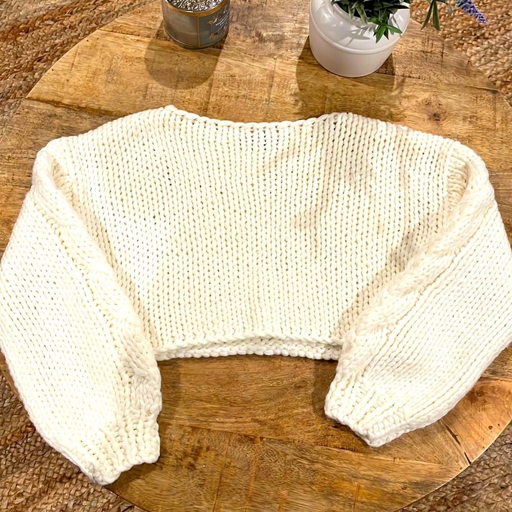 Crop beige sweater